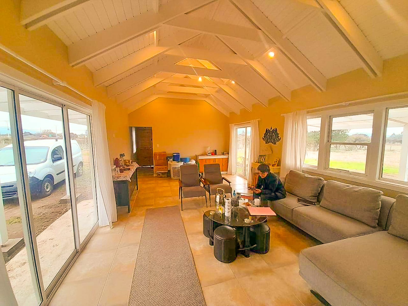 Interior con mobiliario